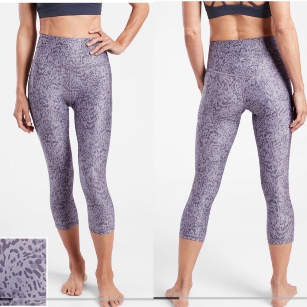 Athleta Salutation Stash Pocket II Print Capri Purple Animal Print Size XS Tall